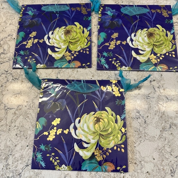 Set of 3 Papyrus flower Gift Bags - Picture 3 of 5